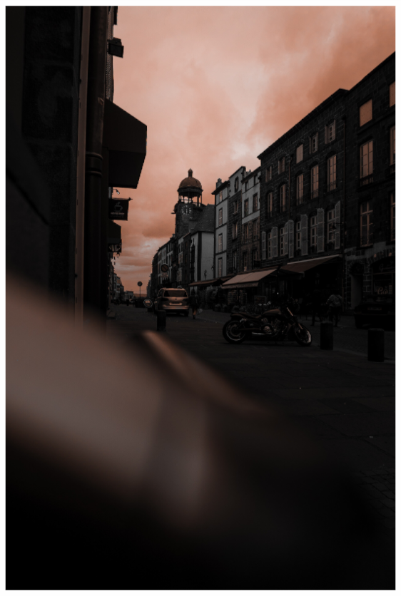 Riom au crépuscule, toits et ruelles de la ville – photographie d'art de Mr Déclenche, Auvergne