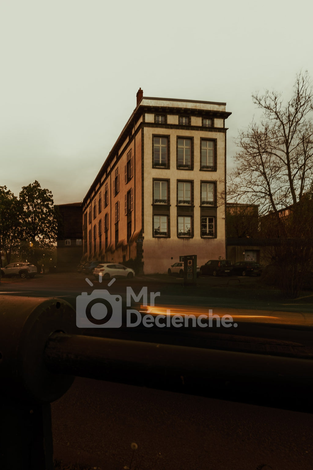 L'immeuble au ciel crème – photographie MrDéclenche.